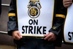 New Jersey Transit reaches tentative deal with engineers union that could end strike